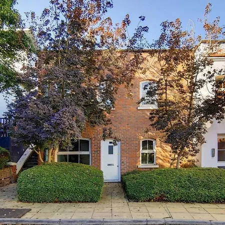 Wild Roses Serviced Apartments - City Airport Londres Exterior foto