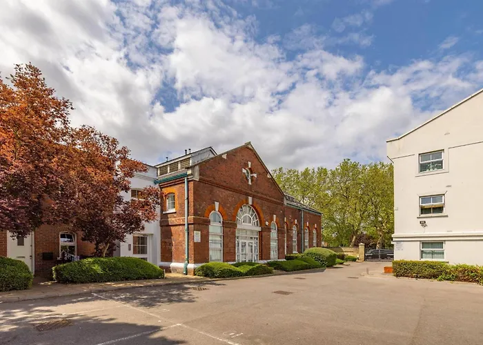 Wild Roses Serviced Apartments - City Airport